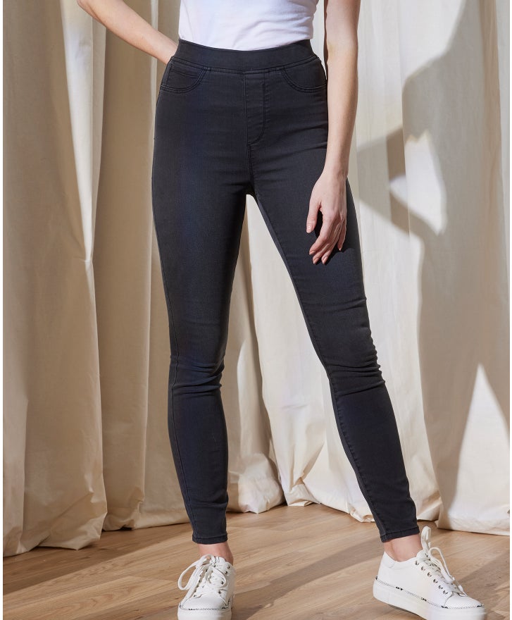https://www.postie.co.nz/content/products/womens-high-rise-signature-jegging-washed-out-black-a-outfit-818029.jpg?canvas=304:368&width=720